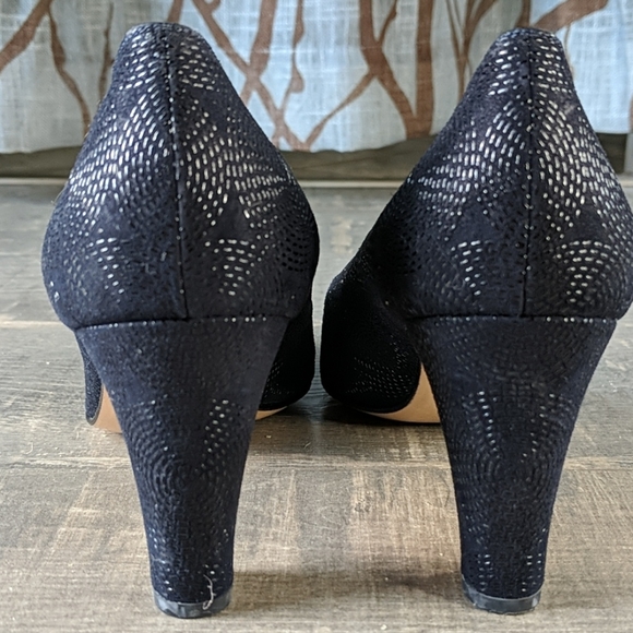 Bruno Magli Navy Blue Leather Textured Heels BX187 - Picture 6 of 11